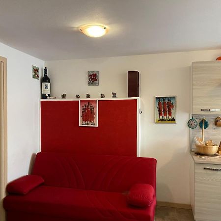 La Casa Di Pucci Nel Borgo Affrescato Di Parlasco Cortenova Exterior photo