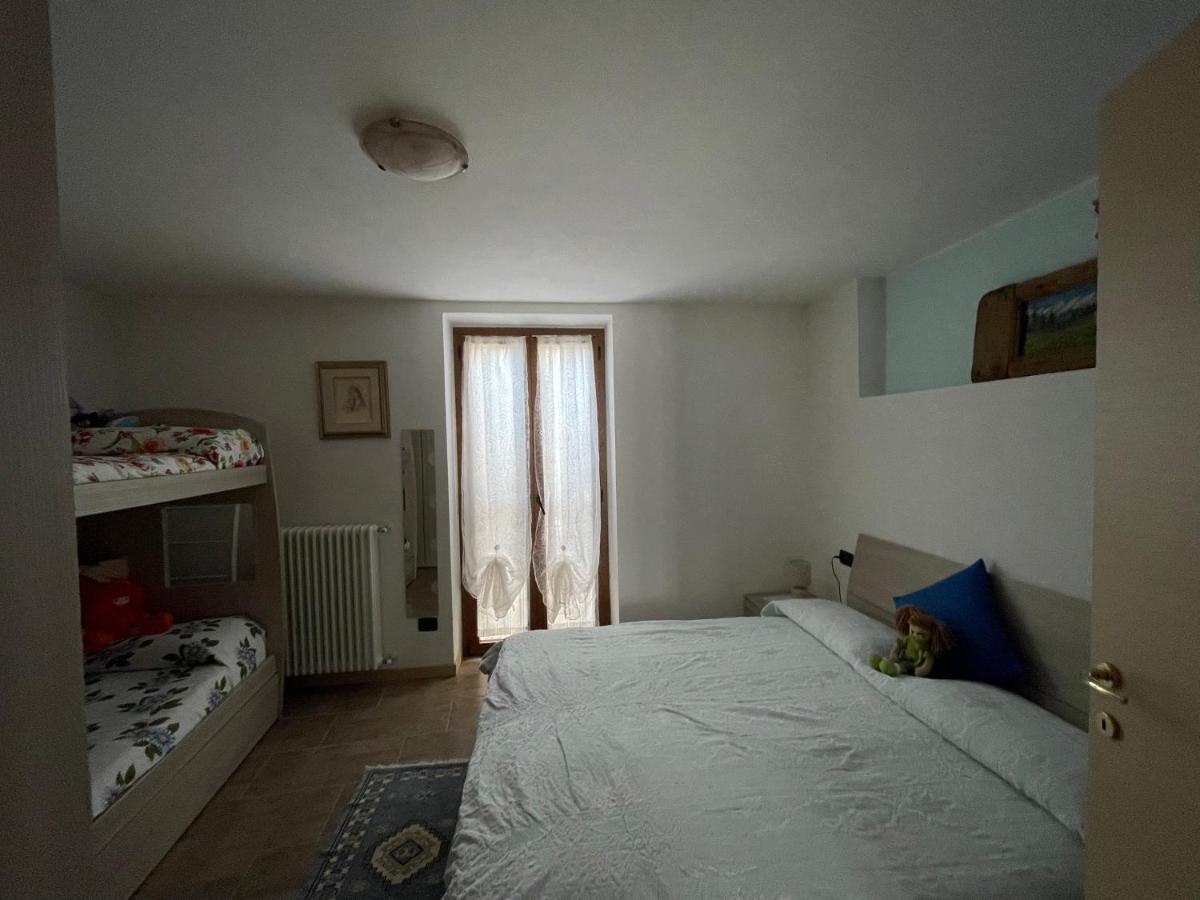 La Casa Di Pucci Nel Borgo Affrescato Di Parlasco Cortenova Exterior photo